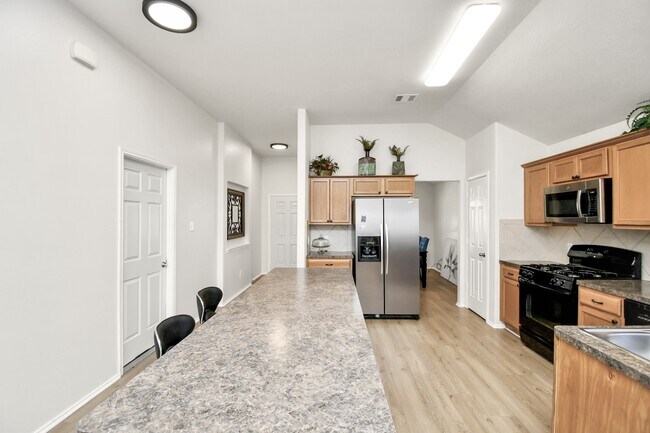 Building Photo - 19931 Roycroft Ln