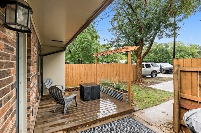 Building Photo - 2810 Forest Bend Dr