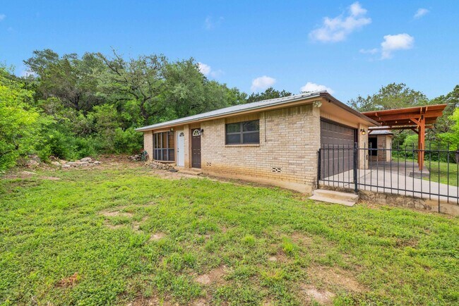 Building Photo - Charming 3/2 in Scenic Helotes, TX