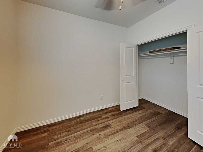 Building Photo - 3265 Karen St