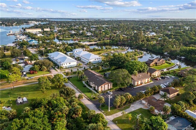 Building Photo - 4885 SE Capstan Ave