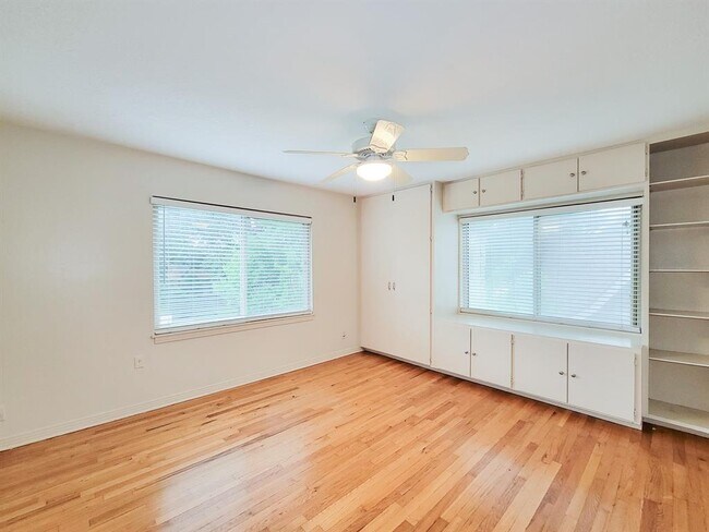 Building Photo - 2249 Branard St