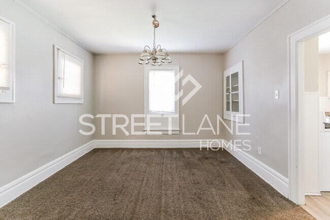 Building Photo - Charming 3 Bedroom in Columbus!