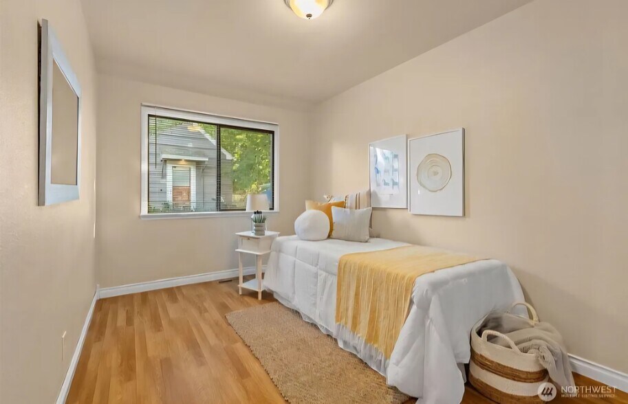 Building Photo - 3734 S Ainsworth Ave