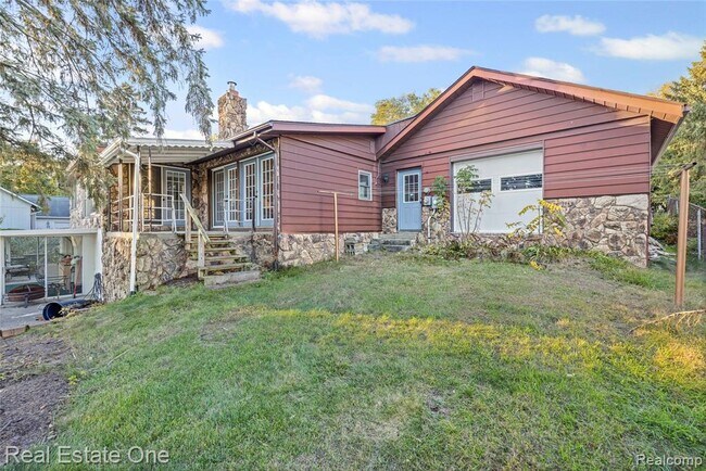 Building Photo - 2739 Lakeridge Ave