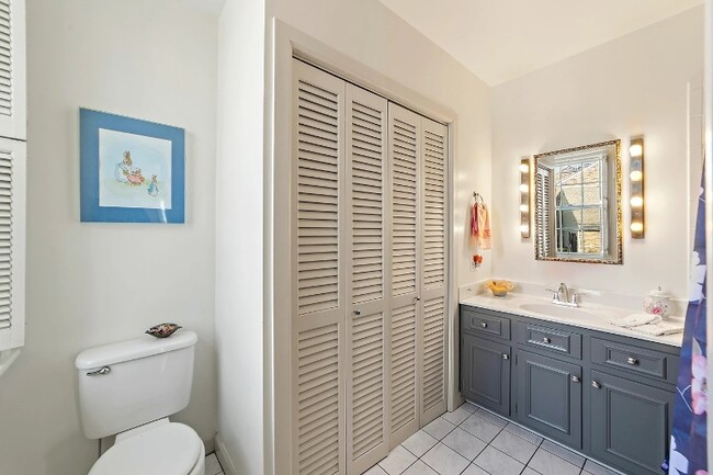 Building Photo - 385 Sherwood Ave