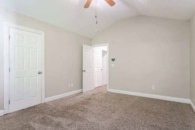 Building Photo - 329 Braxman Ln