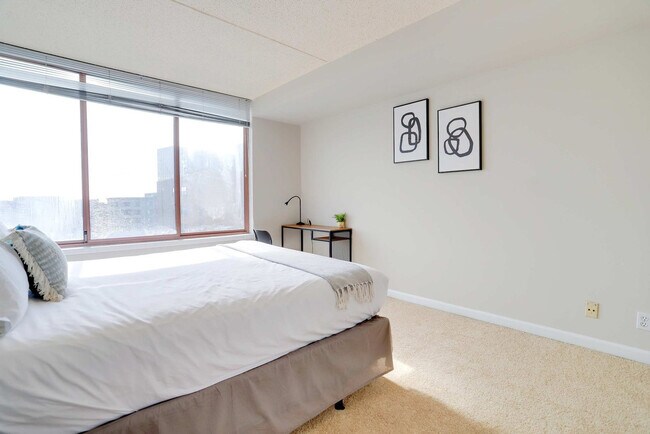 Building Photo - 401 12th St S