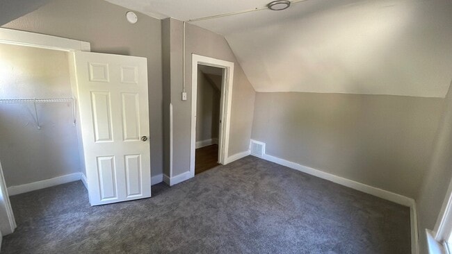 Building Photo - 609 Voris St
