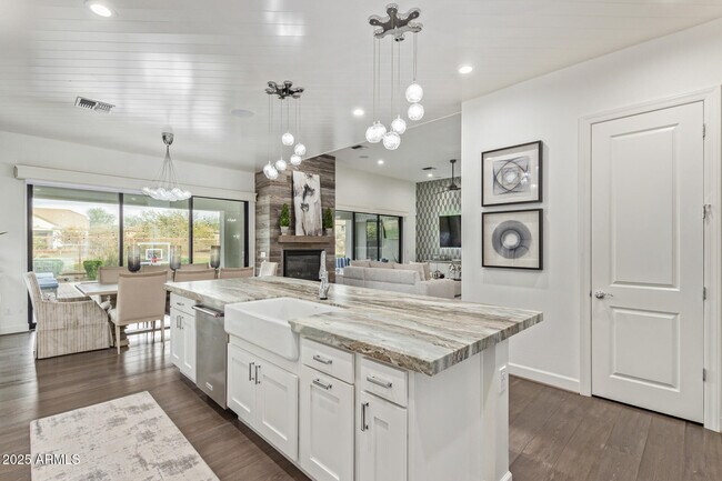 Building Photo - 4601 S Pinaleno Dr