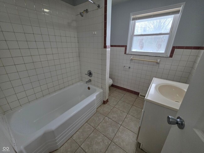 Building Photo - 10166 Southeastern Ave