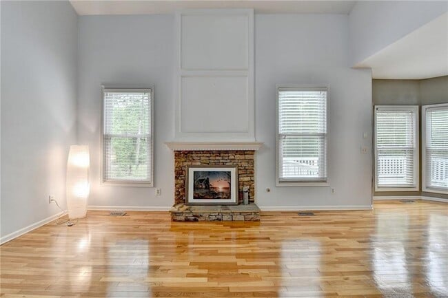 Building Photo - 2455 Kirkstone Dr