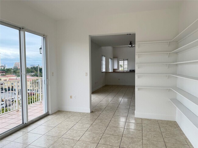 Building Photo - 107 Mendoza Ave