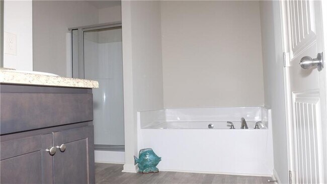 Building Photo - 343 Turtle Creek Dr