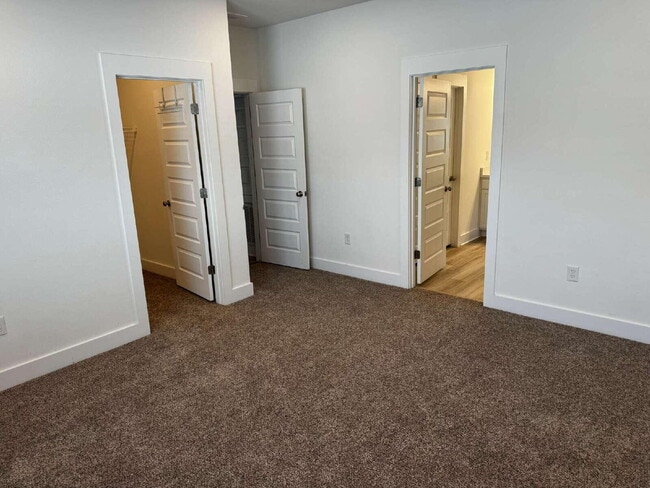 Building Photo - 157 Blooming Cv