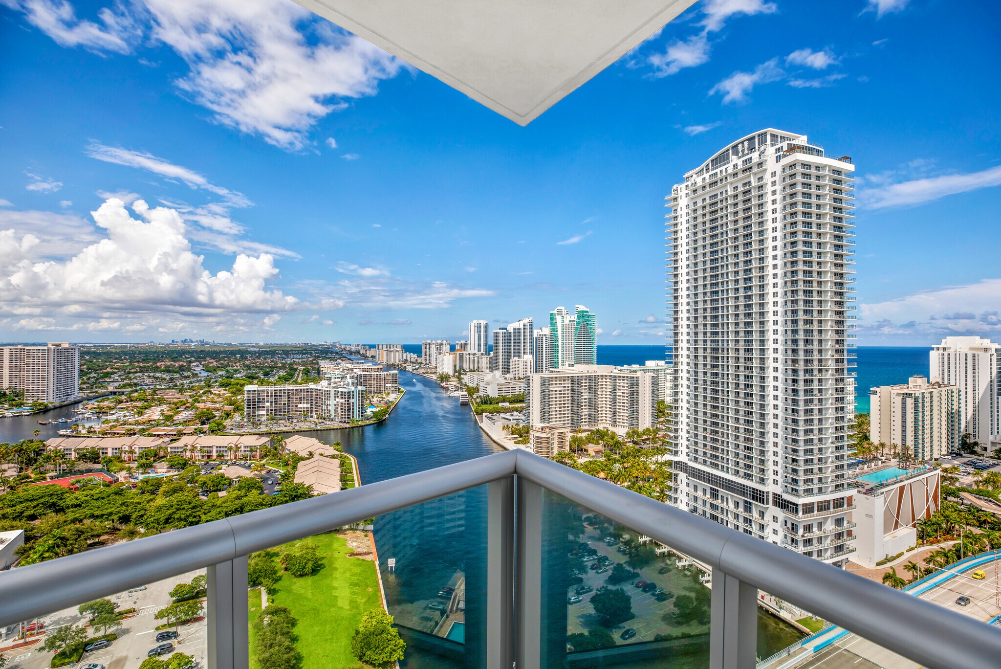 Building Photo - 2600 E Hallandale Beach Blvd