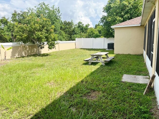 Building Photo - 3085 Mandolin Dr