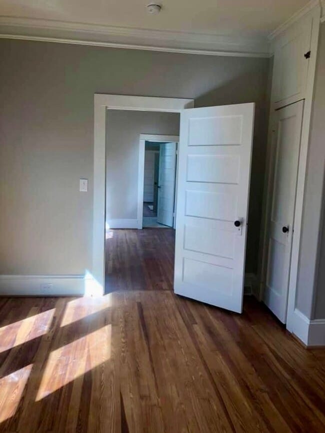 Building Photo - Cute Ranch in Mill Village; Beautifully Maintained.
