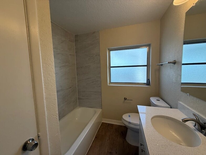 Building Photo - 3253 Little Sound Dr
