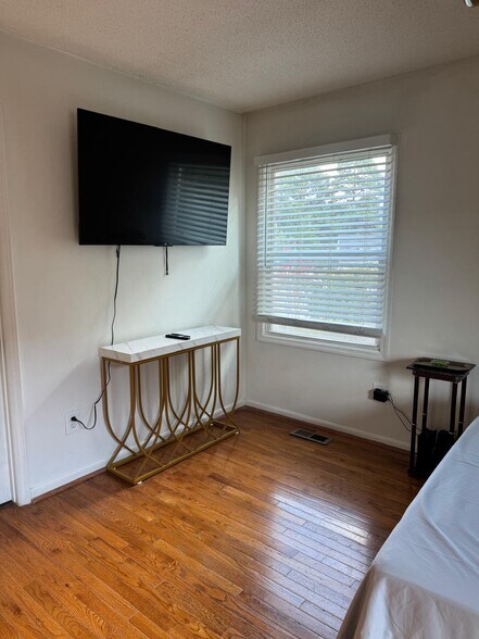 Building Photo - 2817 Sourwood St