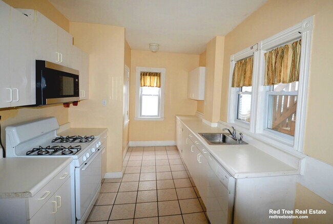 Building Photo - 3 Washburn Pl