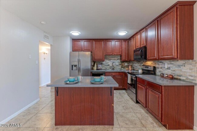 Building Photo - 1611 E El Parque Dr