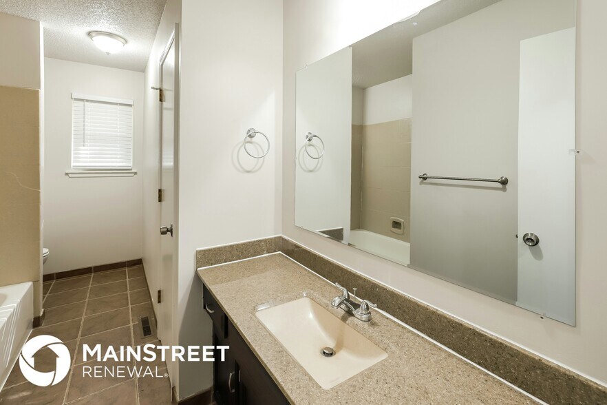 Building Photo - 1401 NE 114 St