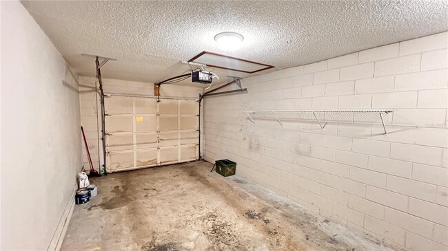 Building Photo - 5167 Lazy Oaks Dr
