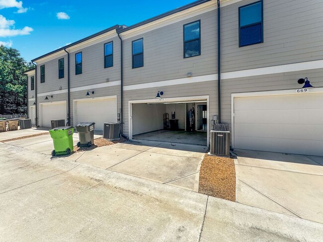 Building Photo - 671 Stickley Oak Way