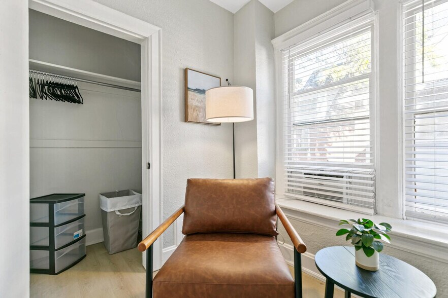 Building Photo - 1073 N Downing St