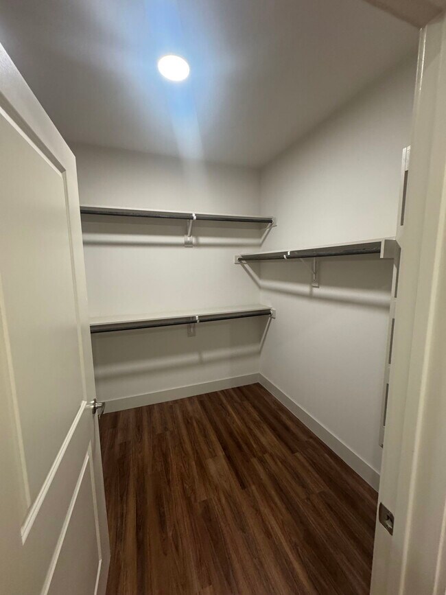 Building Photo - 615 E Foster Crossing Rd