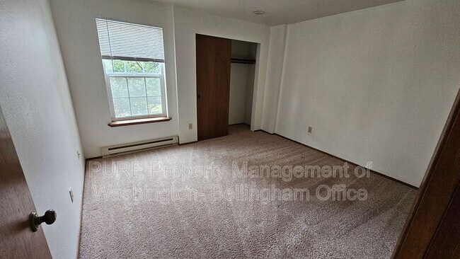 Building Photo - 2256 Douglas Rd