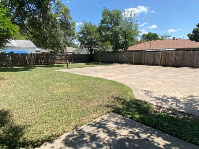 Building Photo - 1017-1019 Mullins Street