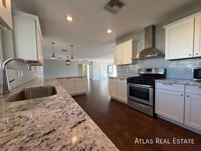 Building Photo - 6820 E Pinchot Ave