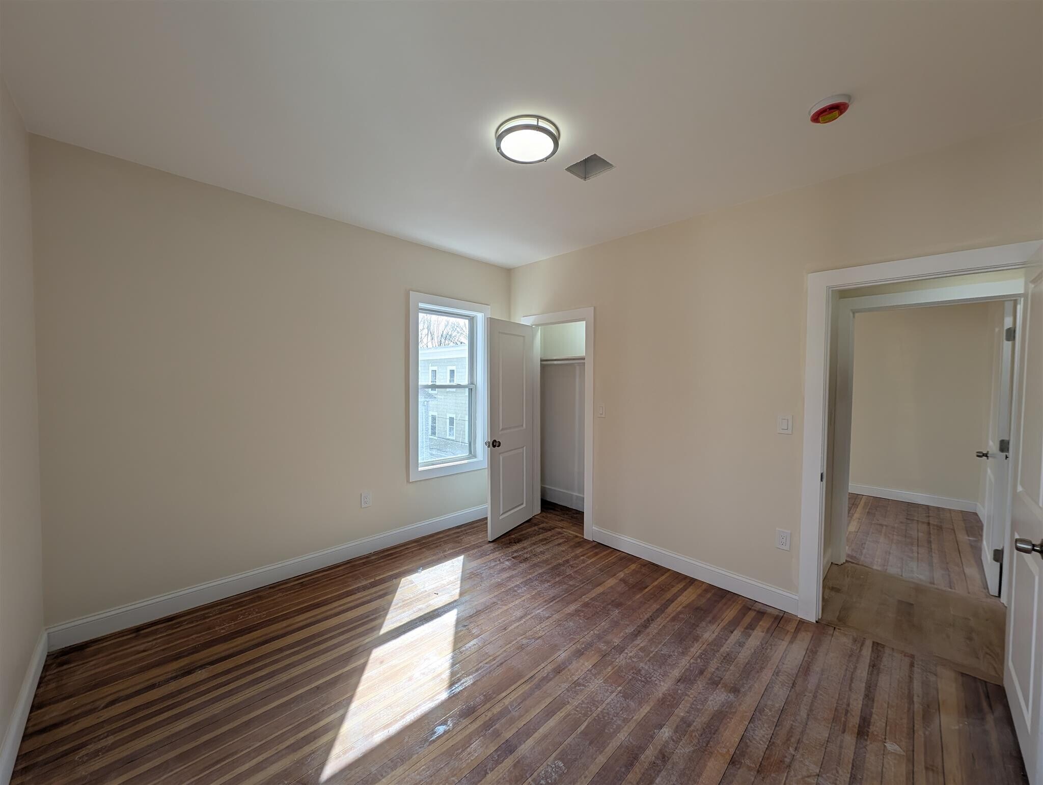 Building Photo - 5 Lowell Cir