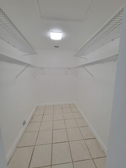 huge walk in master closet - 35 SW 7th St