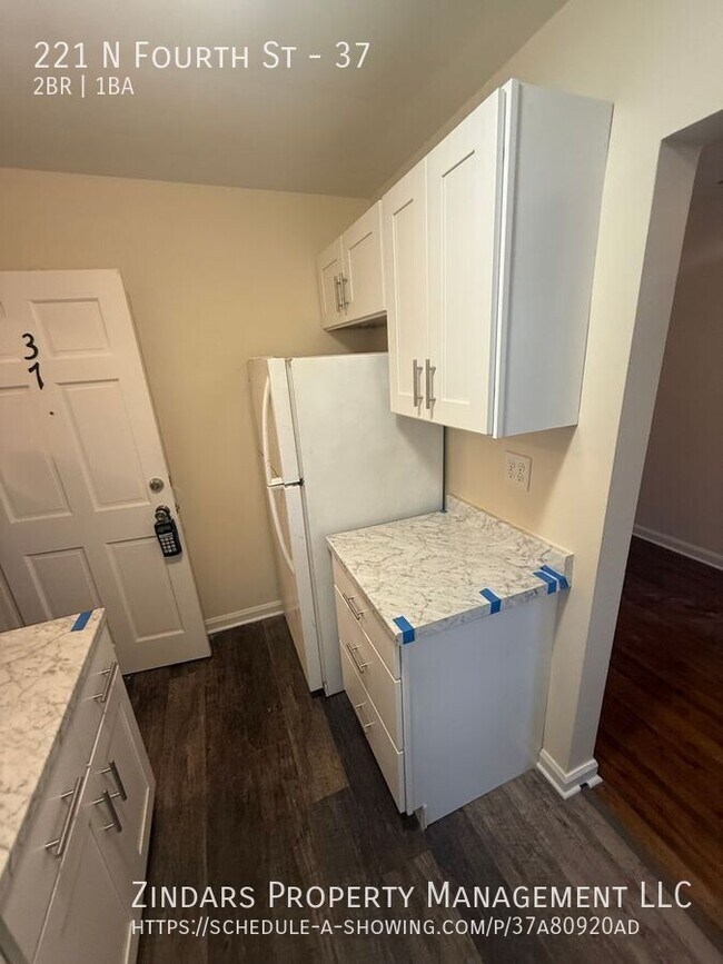 Building Photo - 221 N Fourth St-37