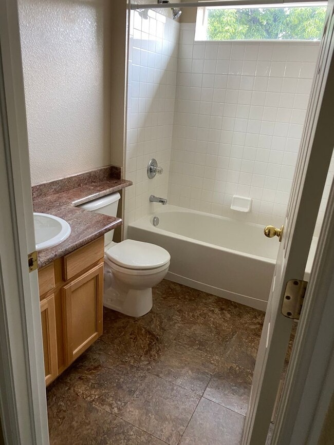 Building Photo - 3 bedroom, 2 Bath Ranch Home with 2 Car At...