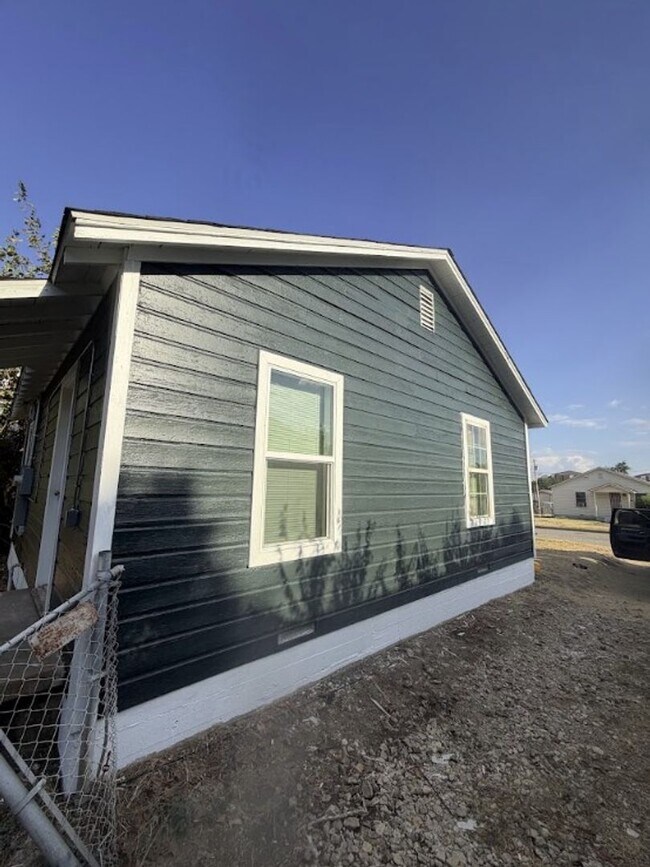 Building Photo - 5408 Como Dr
