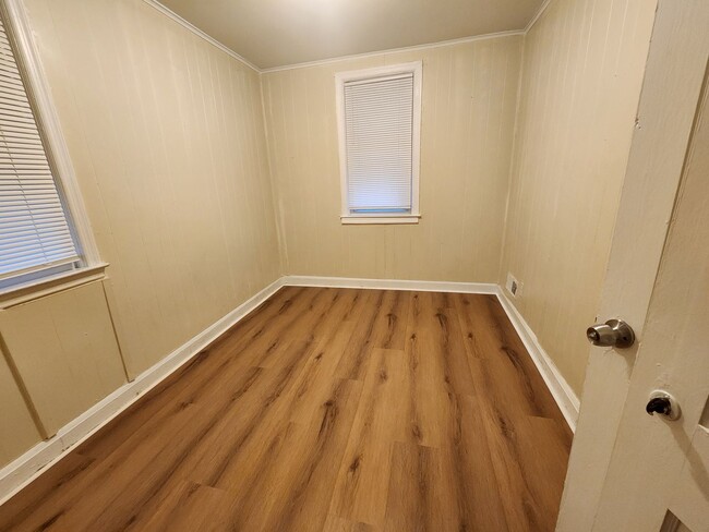 Building Photo - West Baltimore 2.5 Bedroom 1.5 Bathroom To...