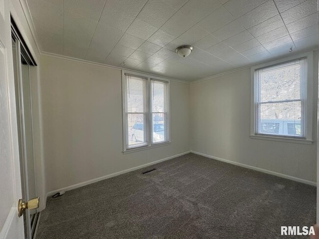 Building Photo - 146 N State St