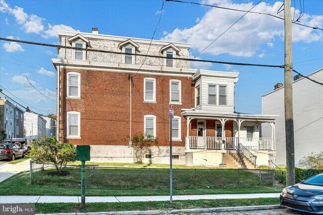 Building Photo - 205 Hermitage St