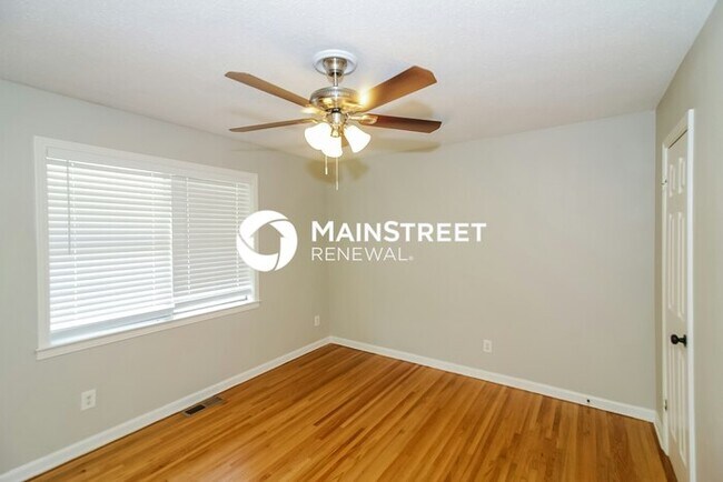 Building Photo - 3 Bedroom Pet-Friendly Home in Memphis, TN with Main Street Renewal