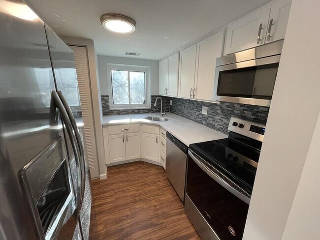 Building Photo - 3457 Evergreen Rd