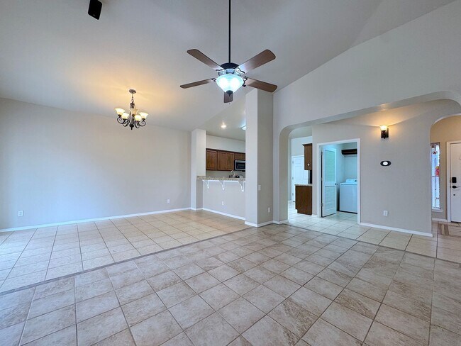 Building Photo - Northeast El Paso 3 Bed/2 Bath Refrig A/C