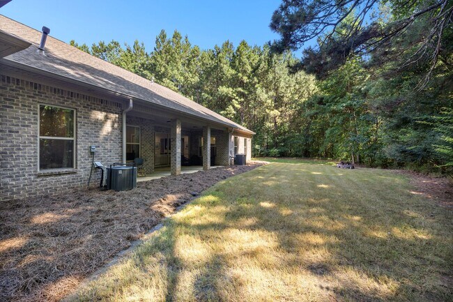 Building Photo - 135 Trustin Lake Dr