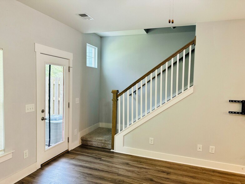 Building Photo - 6036 Gracious Dr