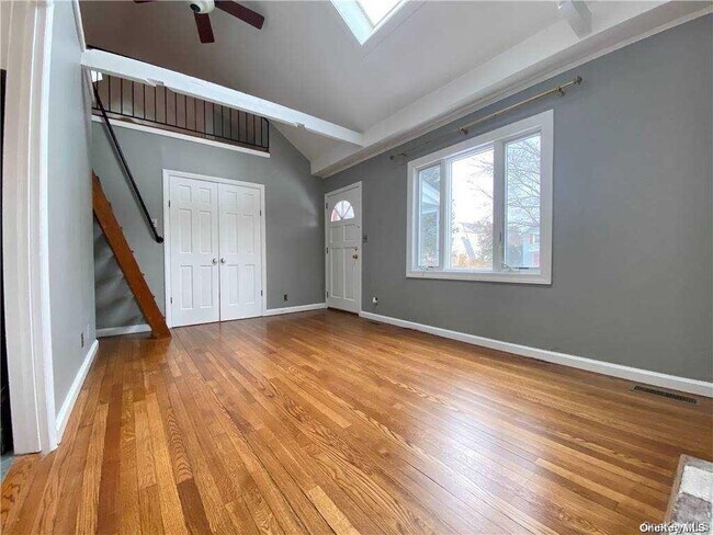 Building Photo - 39 W 7th St