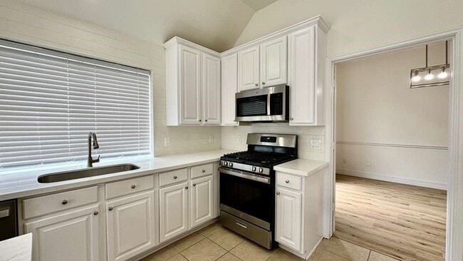 Building Photo - 7510 Golden Thistle Ln