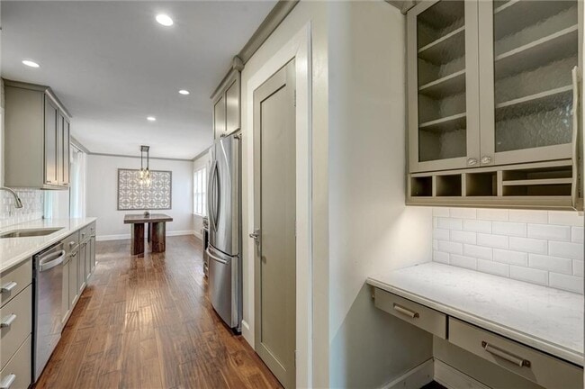Building Photo - 2955 Delcourt Dr